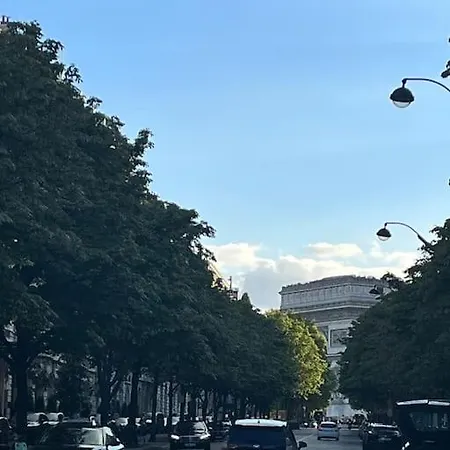 Beautiful & Near Champs-elysees * باريس