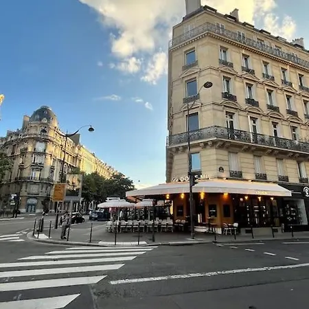 Beautiful & Near Champs-elysees