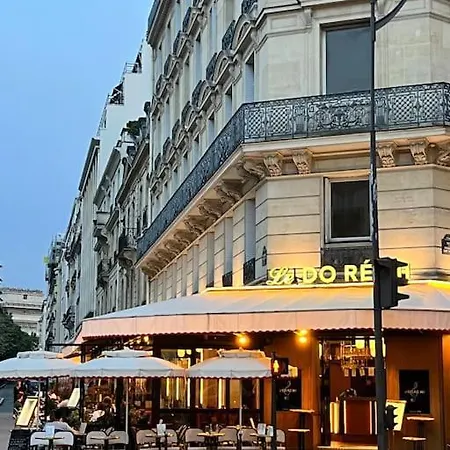 Beautiful & Near Champs-elysees