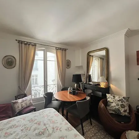 Beautiful & Central Near Champs-elysees Apartment *