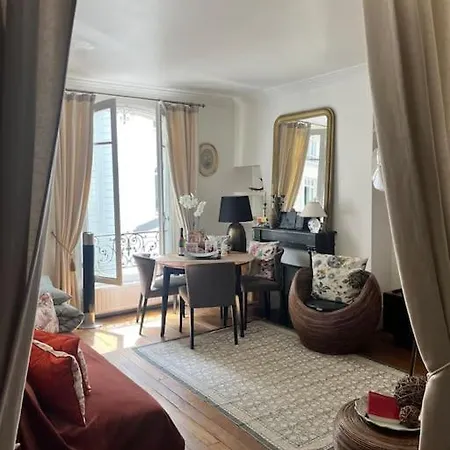Apartment Beautiful & Central Near Champs-elysees Paris