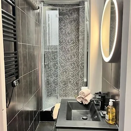 Apartment Beautiful & Central Near Champs-elysees Paris