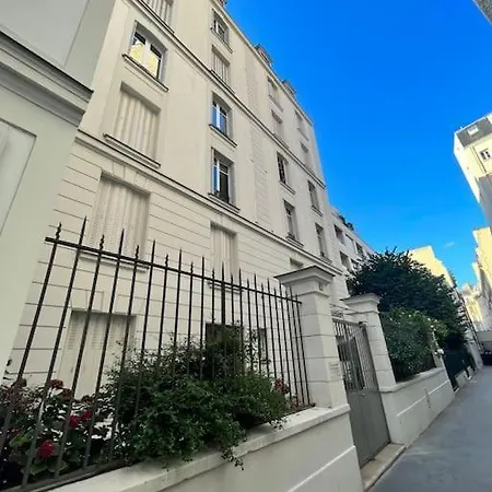 Apartment Beautiful & Central Near Champs-elysees Paris