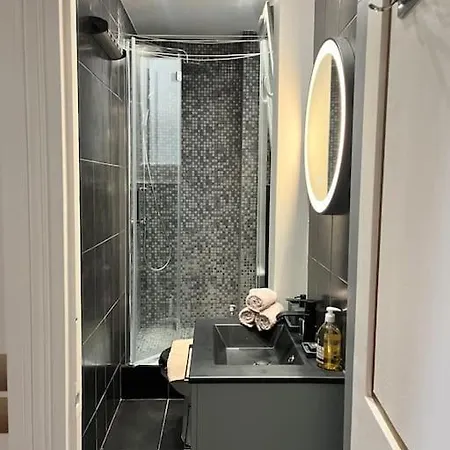 Apartment Beautiful & Central Near Champs-elysees Paris